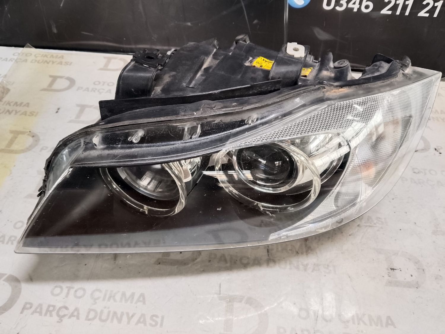 BMW E90 MERCEKL� ANGEL SOL FAR